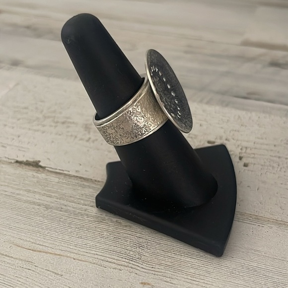 Silpada Sterling Silver Disc Statement Ring. - Picture 3 of 8